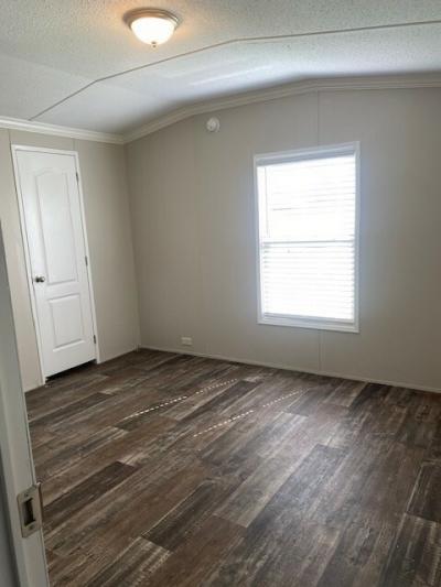 Photo 5 of 8 of home located at 149 Bonny Shores Drive Lakeland, FL 33801