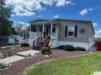Mobile Home at 2 Longwood Court Bath, PA 18014