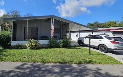 Photo 3 of 23 of home located at 11 Lakeview Dr Astatula, FL 34705