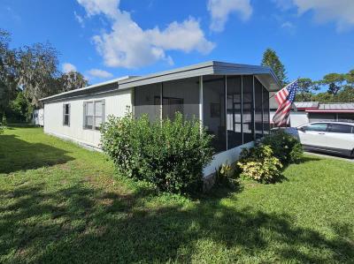 Photo 4 of 23 of home located at 11 Lakeview Dr Astatula, FL 34705