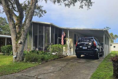 Photo 2 of 16 of home located at 9705 Hickory Hollow Rd Lot 64 Leesburg, FL 34788