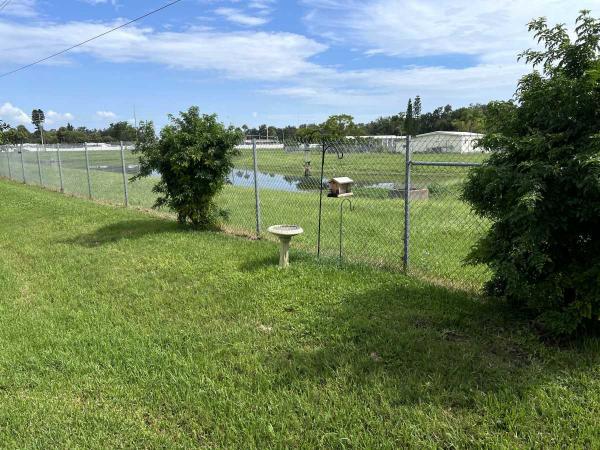 2006 Lifestyle by Fleetwood CC FLMHS 2/2 Hurricane Resistive Manufactured Home
