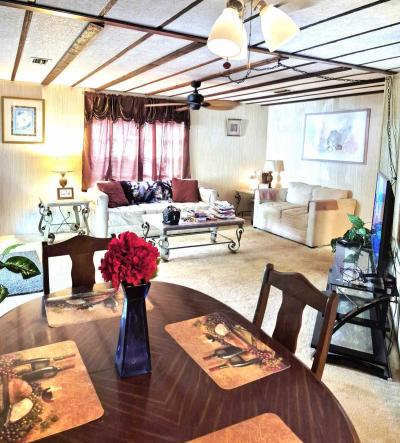 Photo 3 of 15 of home located at 435 16th Ave SE Largo, FL 33771