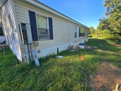 Mobile Home at 585 Christopher Ln Lawrenceburg, TN 38464