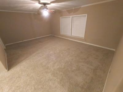 Photo 4 of 10 of home located at 16035 Caplinger Pond Rd Marion, IL 62959