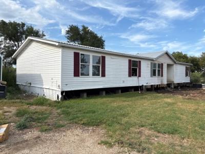 Mobile Home at 10827 Kingsbury Rd Kingsbury, TX 78638