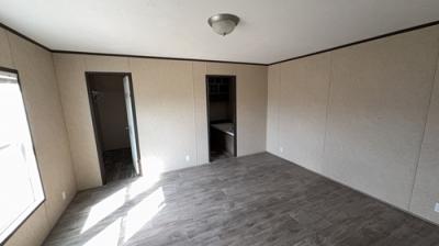 Photo 5 of 12 of home located at 14258 Airline Hwy Gonzales, LA 70737