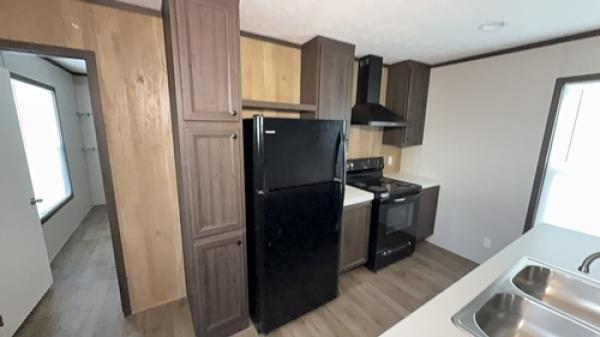 2022 MIYO 35MYO16763AH22 Manufactured Home