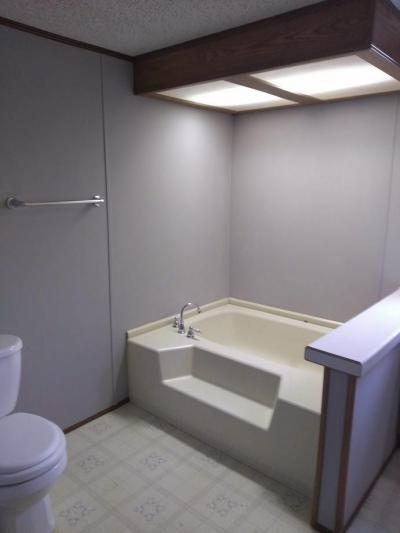 Mobile Home at 3506 Kennedy Lane Lot 70 Waterloo, IA 50701