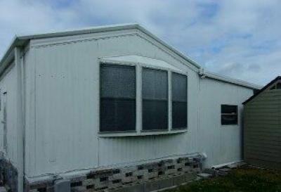 Photo 5 of 6 of home located at 508 44th Avenue East Lot D-17 Bradenton, FL 34203