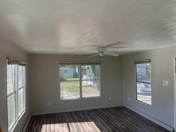 Photo 1 of 2 of home located at 11940 N Us Hwy 301 Lot #36 Thonotosassa, FL 33592