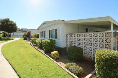 Photo 4 of 38 of home located at 16959 Lake Knoll Ln #109 Yorba Linda, CA 92886