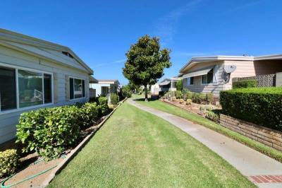 Photo 5 of 38 of home located at 16959 Lake Knoll Ln #109 Yorba Linda, CA 92886