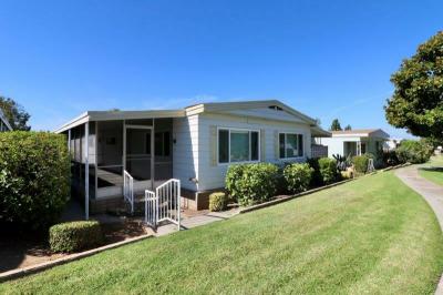 Photo 3 of 38 of home located at 16959 Lake Knoll Ln #109 Yorba Linda, CA 92886