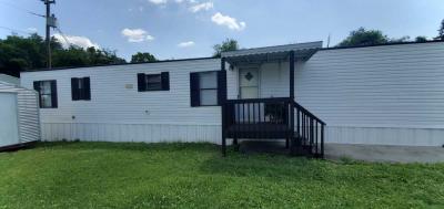 Photo 2 of 17 of home located at 419 Sunflower Lane Oliver Springs, TN 37840