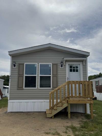 Photo 4 of 13 of home located at 8701 NE 107th Pl #157 Kansas City, MO 64157