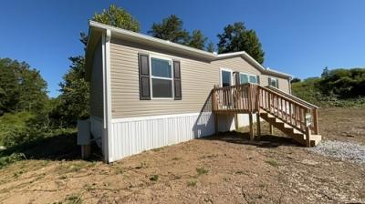 Photo 2 of 10 of home located at 133 Brass Lane Caryville, TN 37714