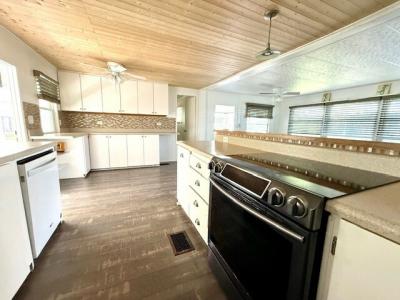 Photo 5 of 23 of home located at 2550 State Rd. 580 #0487 Clearwater, FL 33761