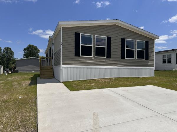 Photo 1 of 1 of home located at 52 Hickory Ridge Davison, MI 48423