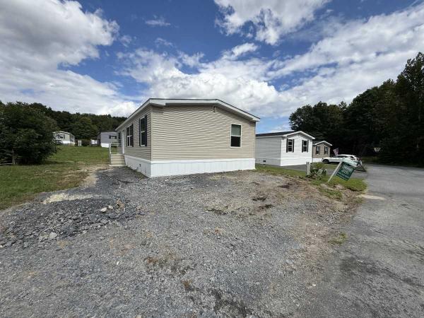 2024 Commodore Mobile Home