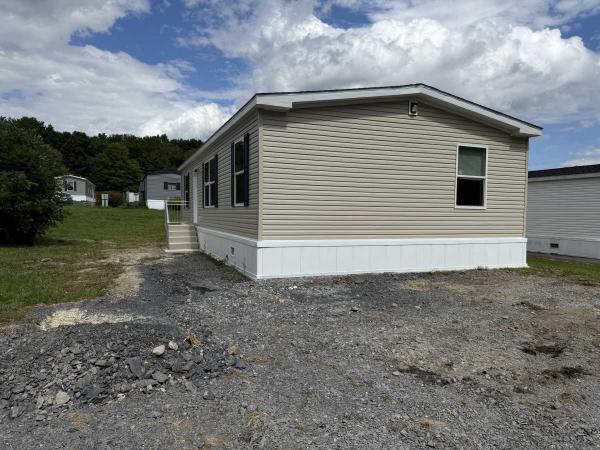 2024 Commodore Mobile Home