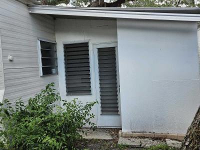 Photo 3 of 17 of home located at 65 Eustis Ave Tavares, FL 32778