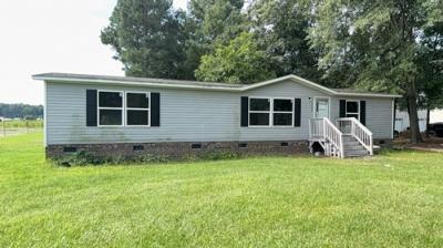 Mobile Home at 1573 Mcbryde Lake Rd Raeford, NC 28376