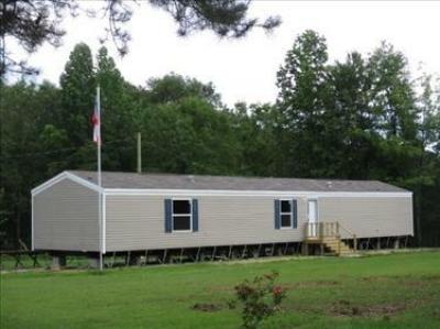 Mobile Home at 38686 Lonnie Duncan Mount Hermon, LA 70450