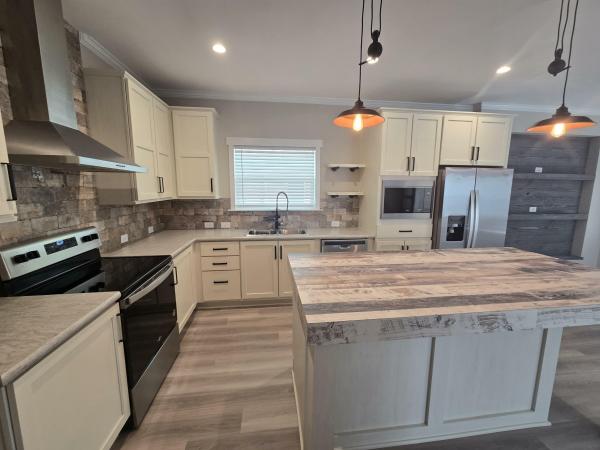 2023 Palm Harbor Homes 340LS28522J Mobile Home