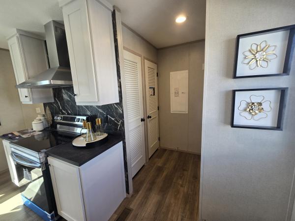 2025 Clayton 56GEM16703AH25 Mobile Home