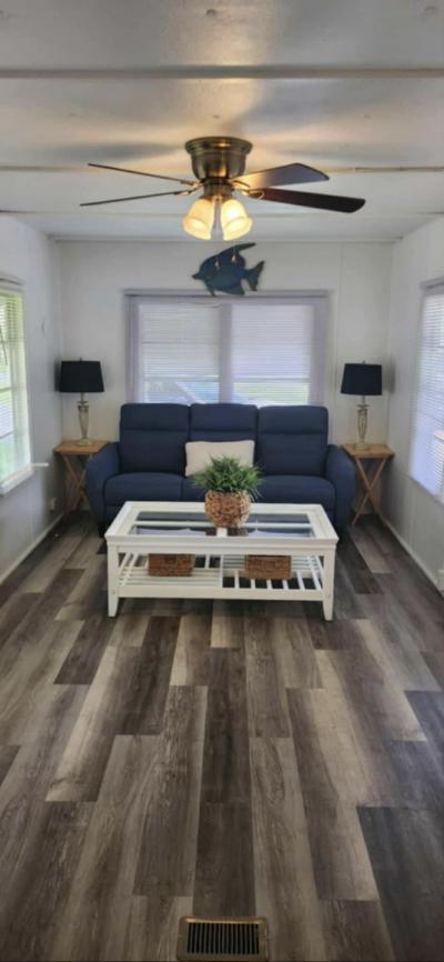 Photo 5 of 32 of home located at 153 Live Oak Drive Leesburg, FL 34748