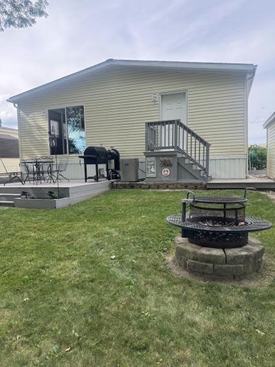Photo 2 of 23 of home located at 255271 Frontier Circle Flat Rock, MI 48134