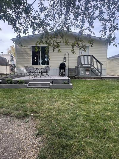 Photo 4 of 23 of home located at 255271 Frontier Circle Flat Rock, MI 48134