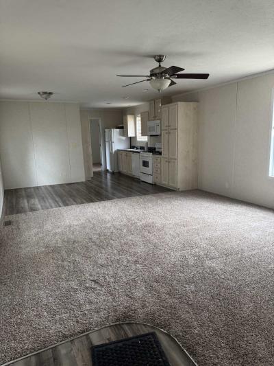 Photo 4 of 17 of home located at 697 Machette Dr Rochester Hills, MI 48307