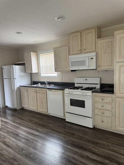 Photo 5 of 17 of home located at 697 Machette Dr Rochester Hills, MI 48307