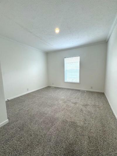 Photo 4 of 26 of home located at 25222 S Aztec Circle Flat Rock, MI 48134