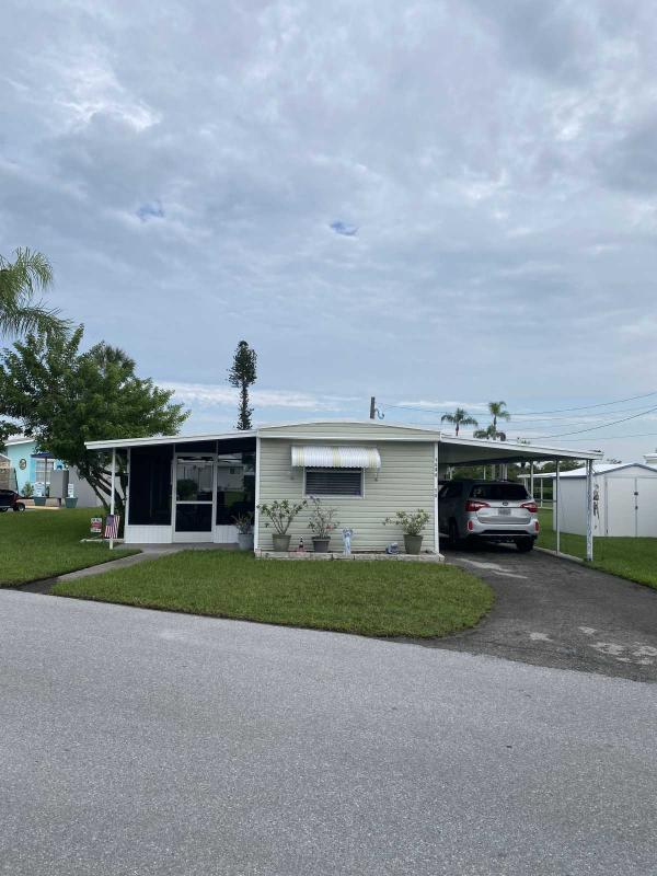 Photo 1 of 2 of home located at 1608 Wheelhouse Circle Ruskin, FL 33570