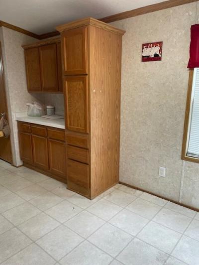 Photo 3 of 11 of home located at 28011 Charlemagne #6 Romulus, MI 48174