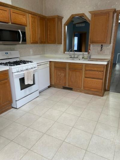 Photo 4 of 11 of home located at 28011 Charlemagne #6 Romulus, MI 48174
