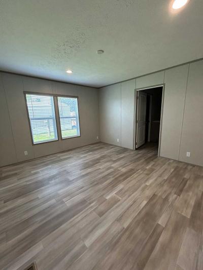 Photo 5 of 6 of home located at 6060 S. 800 East Lot 31 La Fontaine, IN 46940