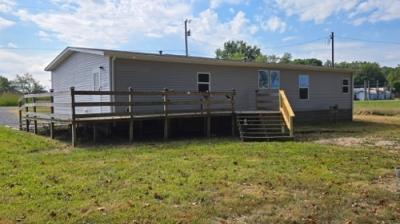 Photo 2 of 15 of home located at 201 Primrose St Russell Springs, KY 42642