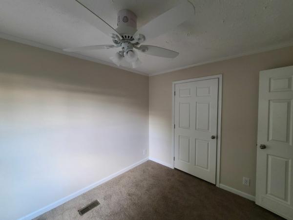 2021 Clayton Homes Inc Community Series Mobile Home