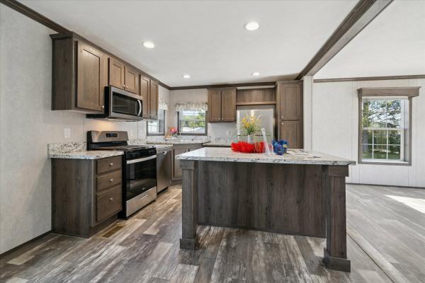 2025 EAGLE RIVER 58 LC-52G351  Home