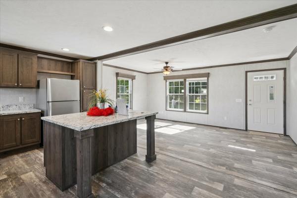 2025 EAGLE RIVER 58 LC-52G351  Home