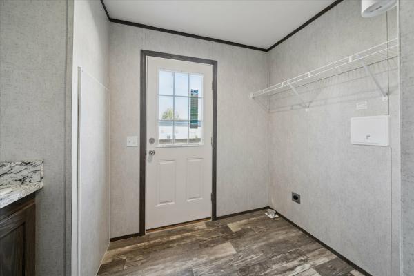 2025 EAGLE RIVER 58 LC-52G351  Home