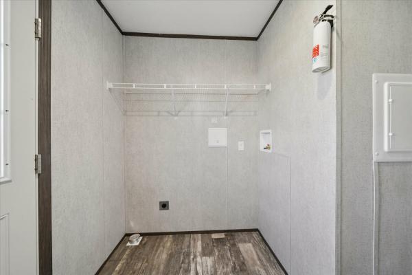 2025 EAGLE RIVER 58 LC-52G351  Home