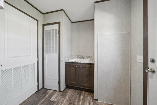 2025 EAGLE RIVER 58 LC-52G351  Home