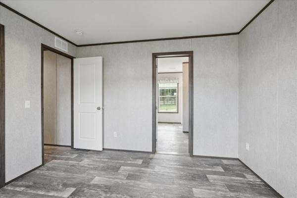 2025 EAGLE RIVER 58 LC-52G351  Home