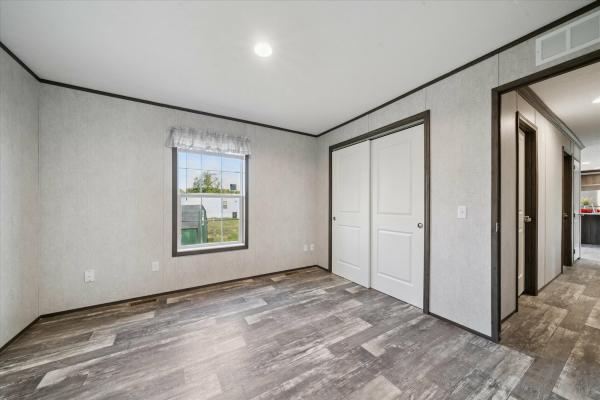 2025 EAGLE RIVER 58 LC-52G351  Home