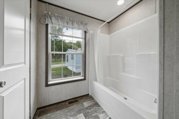 2025 EAGLE RIVER 58 LC-52G351  Home